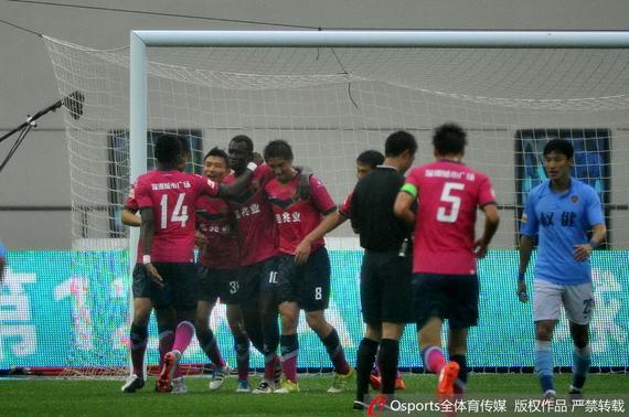  马赛队长领衔后防线零封联赛领头羊