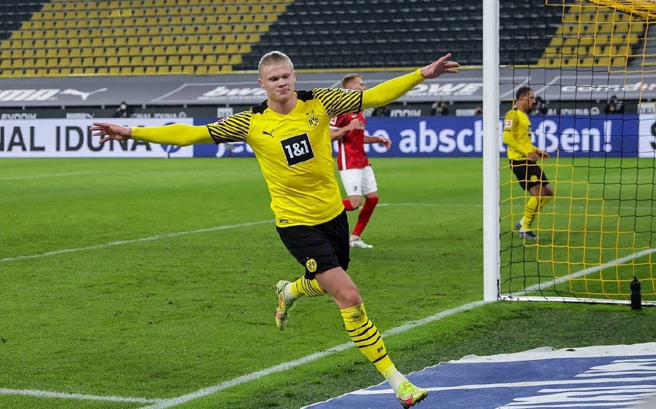  哈兰德帽子戏法惊艳，多特蒙德客场力克劲敌  