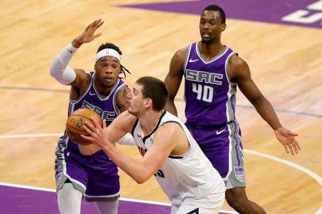  约基奇统治内线率掘金豪取五连胜稳居榜首